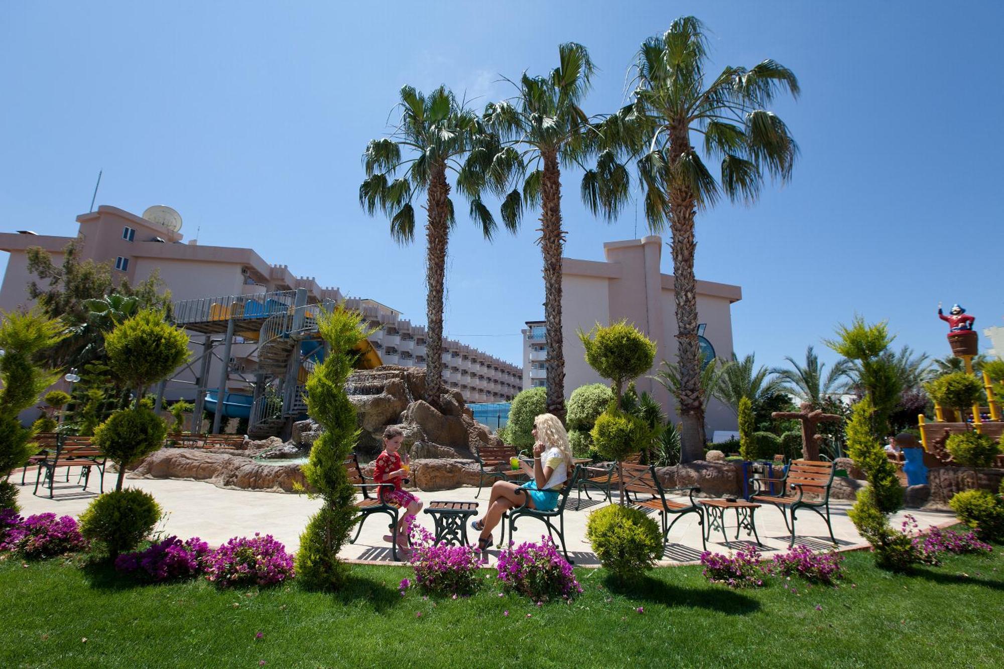 Lonicera World Avsallar Exterior photo