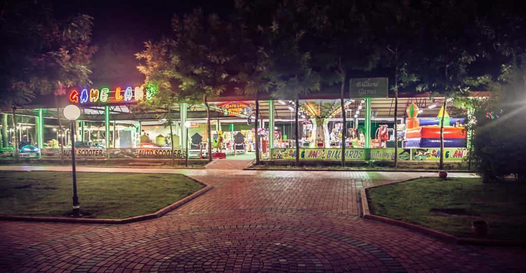 Lonicera World Avsallar Exterior photo
